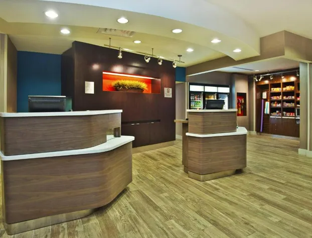 Courtyard by Marriott Gulfport Beachfront hotel detail image 1