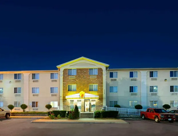 Super 8 by Wyndham Plano/Dallas Area hotel detail image 1