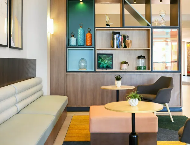 Holiday Inn & Suites Oakland Airport by IHG hotel detail image 4