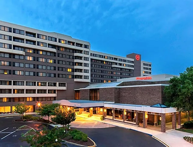 Sheraton Norfolk Waterside Hotel hotel detail image 1