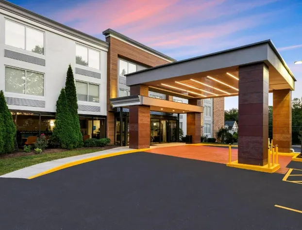 La Quinta Inn & Suites by Wyndham Sturbridge hotel detail image 1