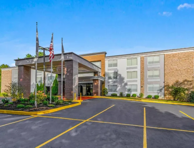 La Quinta Inn & Suites by Wyndham Sturbridge hotel detail image 4