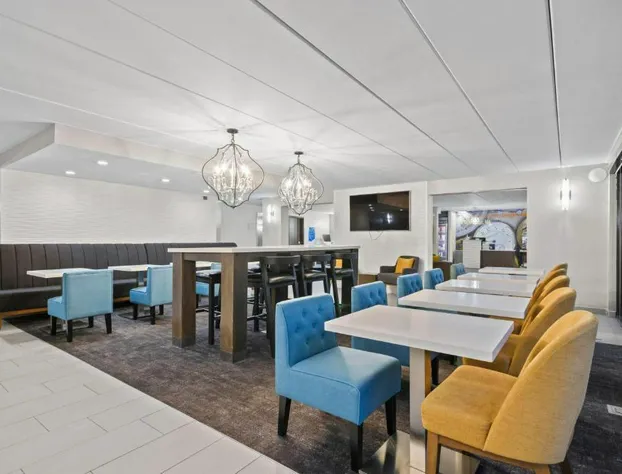 La Quinta Inn & Suites by Wyndham Sturbridge hotel detail image 3