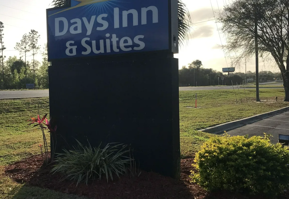 Days Inn & Suites by Wyndham Clermont hotel hero
