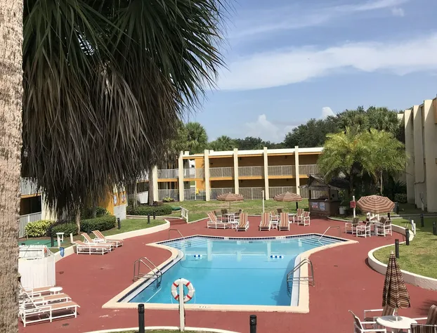 Days Inn & Suites by Wyndham Clermont hotel detail image 1