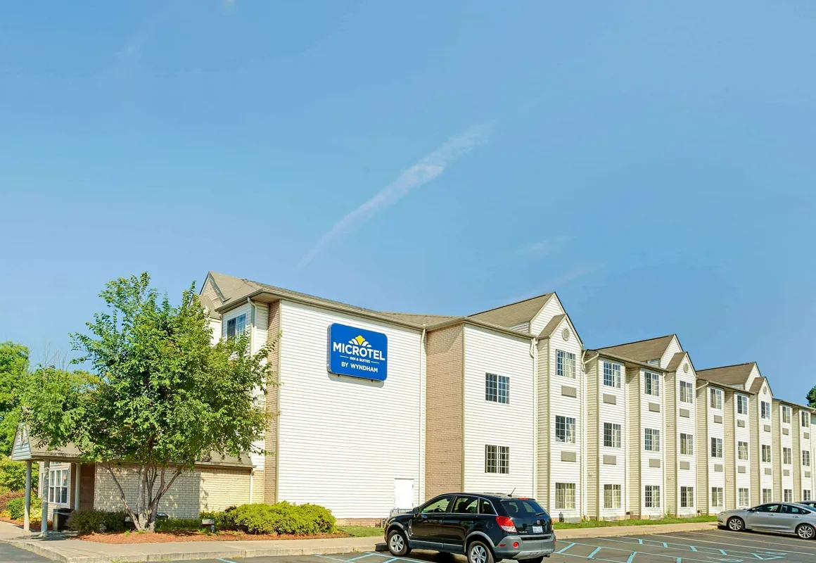 Microtel Inn & Suites by Wyndham Roseville/Detroit Area hotel hero