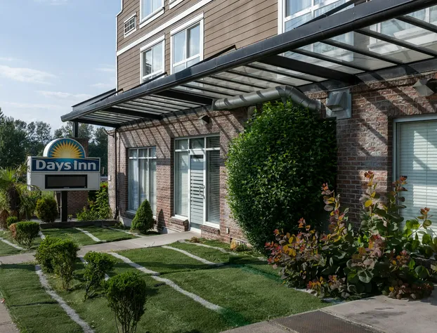 Days Inn by Wyndham Surrey hotel detail image 4