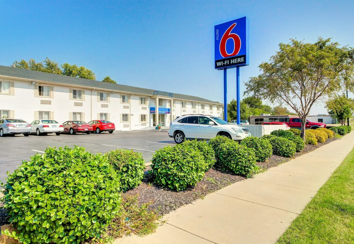 Motel 6 Wichita, KS hotel hero