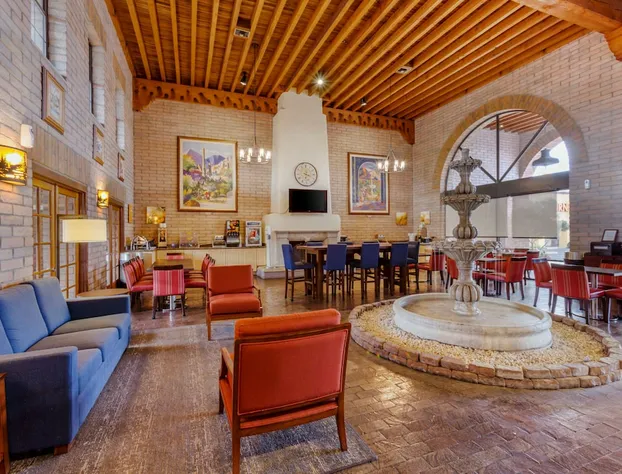 Comfort Suites Tucson near Sabino Canyon hotel detail image 2