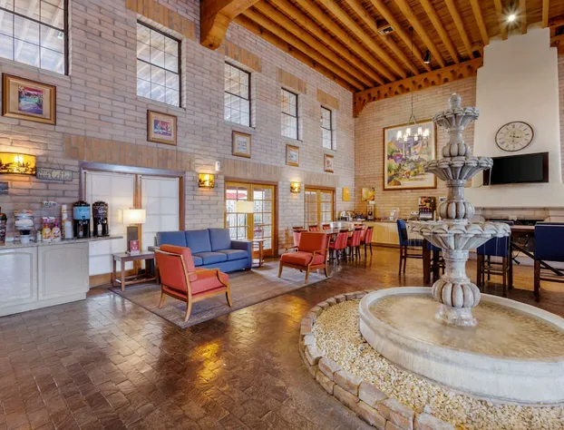 Comfort Suites Tucson near Sabino Canyon hotel detail image 3