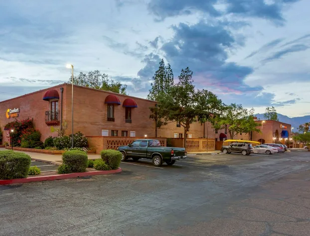 Comfort Suites Tucson near Sabino Canyon hotel detail image 1