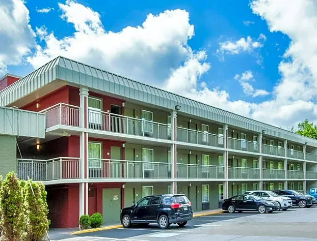 Days Inn & Suites by Wyndham Johnson City hotel detail image 1