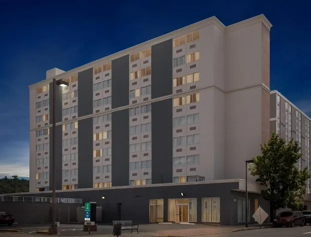 Quality Inn & Suites Charleston - Civic Center hotel detail image 1