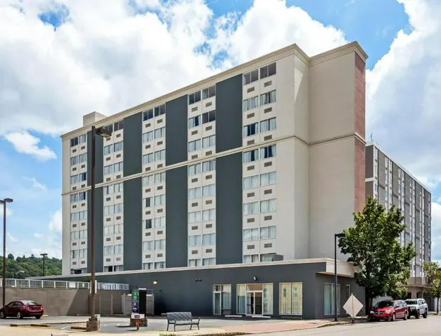 Quality Inn & Suites Charleston - Civic Center hotel detail image 2