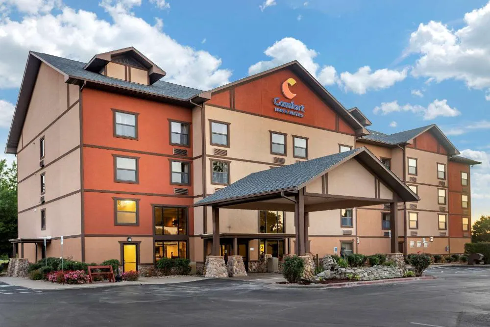 Comfort Inn & Suites Branson Meadows hotel hero
