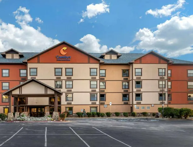 Comfort Inn & Suites Branson Meadows hotel detail image 1