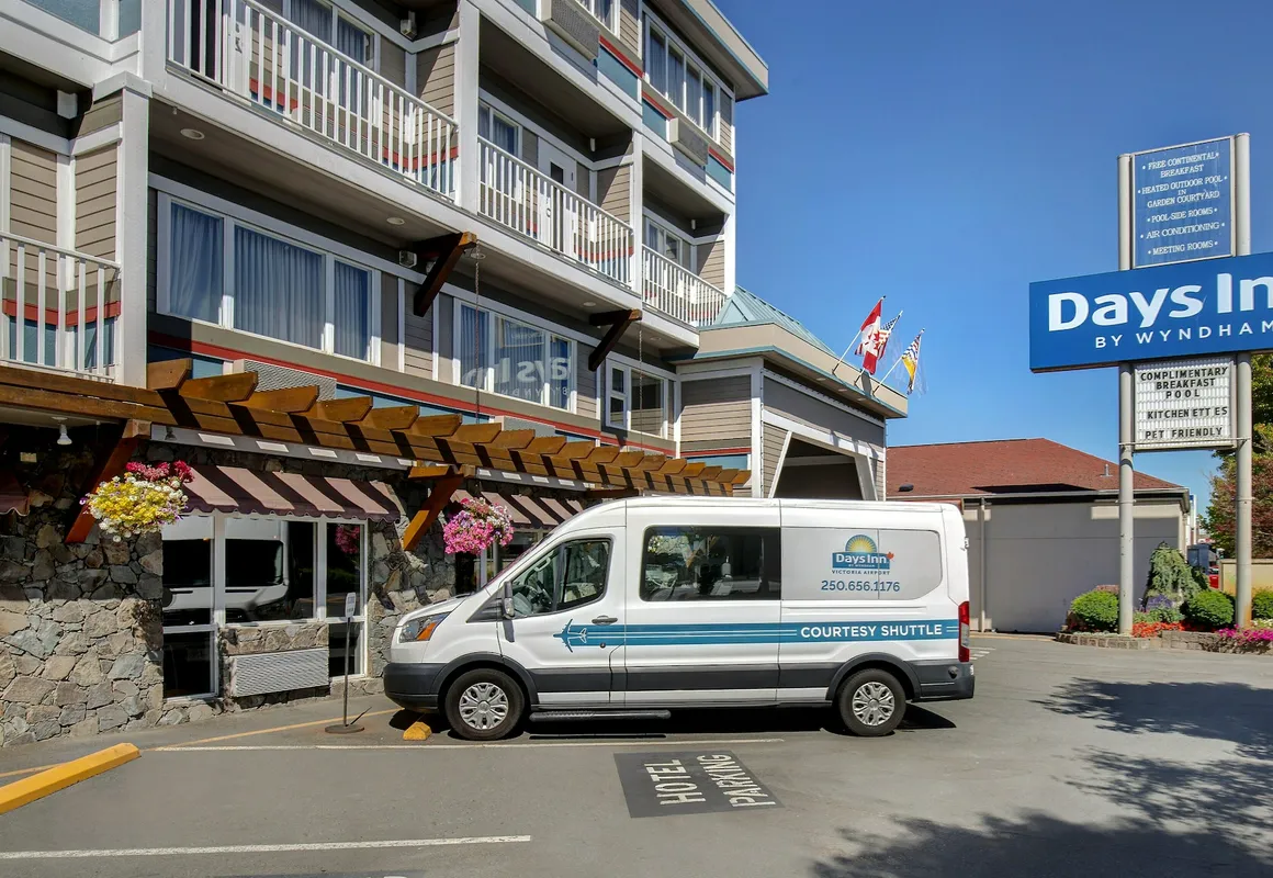 Days Inn by Wyndham Victoria Airport Sidney hotel hero