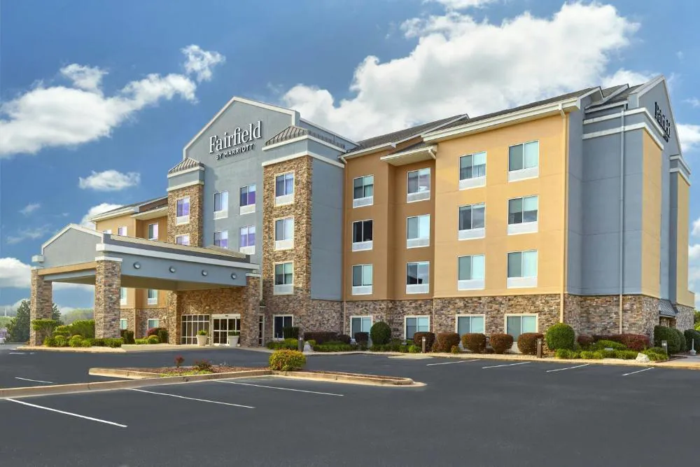 Fairfield Inn & Suites by Marriott Commerce hotel hero