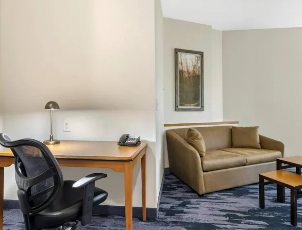 Fairfield Inn & Suites by Marriott Commerce hotel detail image 4