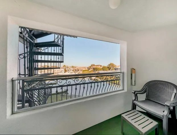 Best Western Harbour Inn & Suites Huntington - Sunset Beach hotel detail image 3