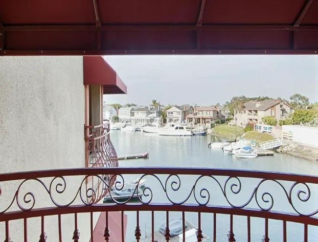 Best Western Harbour Inn & Suites Huntington - Sunset Beach hotel detail image 4