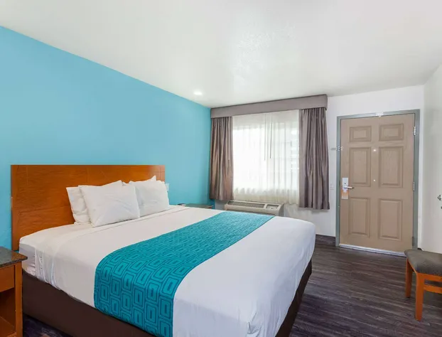 Howard Johnson by Wyndham National City/San Diego South hotel detail image 3