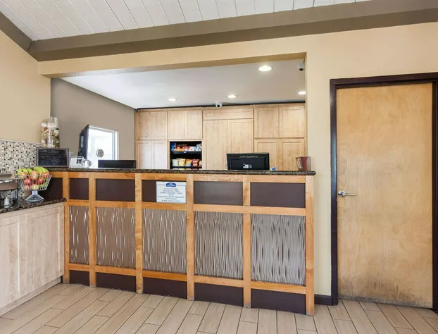 Howard Johnson by Wyndham National City/San Diego South hotel detail image 1