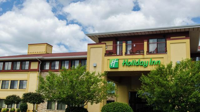 Holiday Inn Pewaukee - Milwaukee West, an IHG Hotel hotel detail image 1