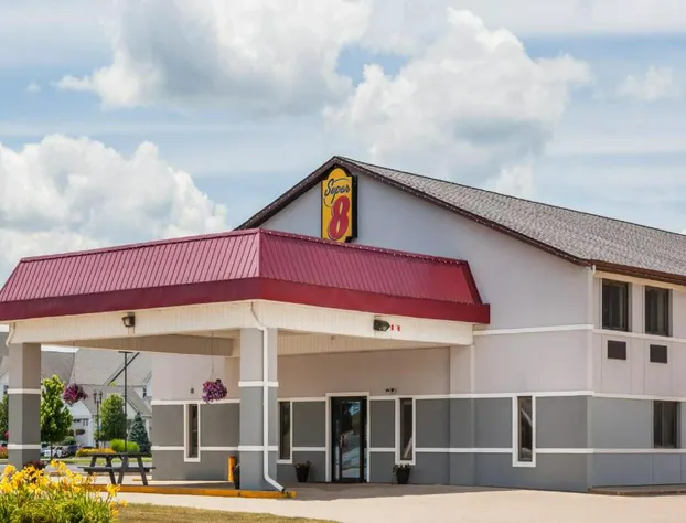 Super 8 by Wyndham Shipshewana hotel detail image 1