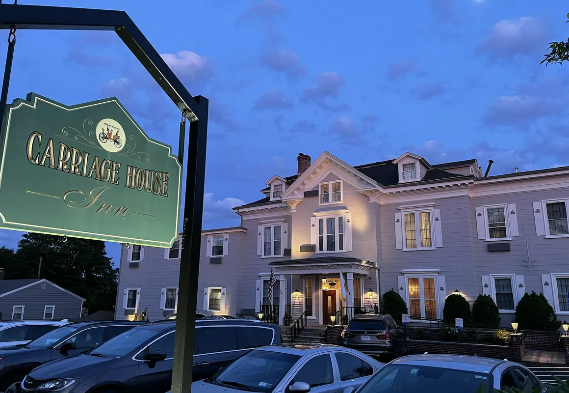 The Carriage House Inn Newport hotel hero