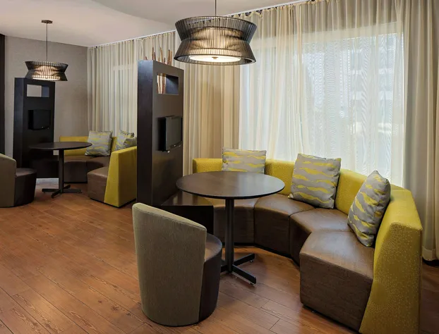 Courtyard by Marriott Long Island MacArthur Airport hotel detail image 4