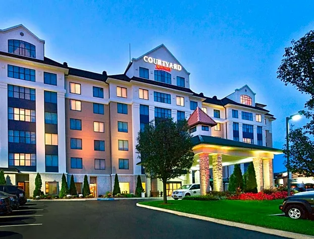 Courtyard by Marriott Long Island MacArthur Airport hotel detail image 1