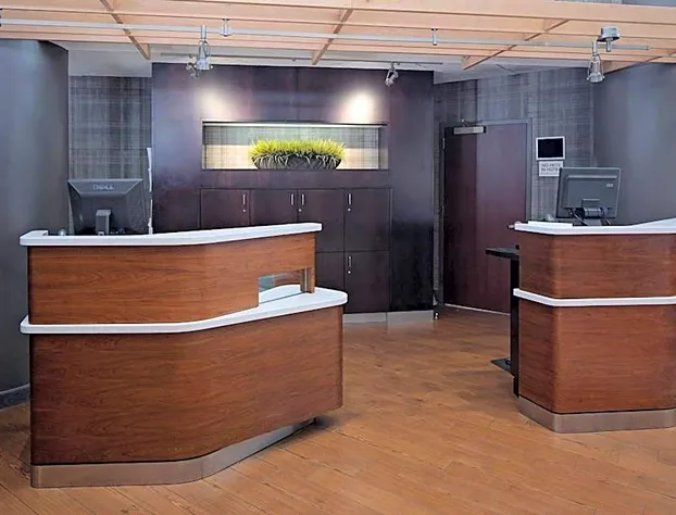 Courtyard by Marriott Long Island MacArthur Airport hotel detail image 4