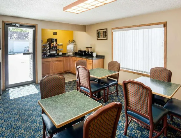 Rodeway Inn & Suites Austin I-90 hotel detail image 1
