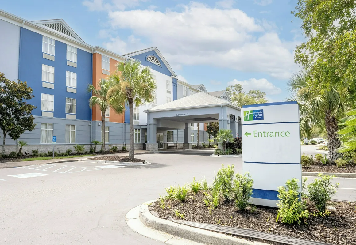 Holiday Inn Express & Suites Charleston - Northwoods by IHG hotel hero