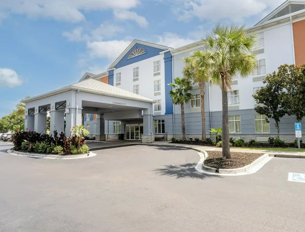 Holiday Inn Express & Suites Charleston - Northwoods by IHG hotel detail image 3