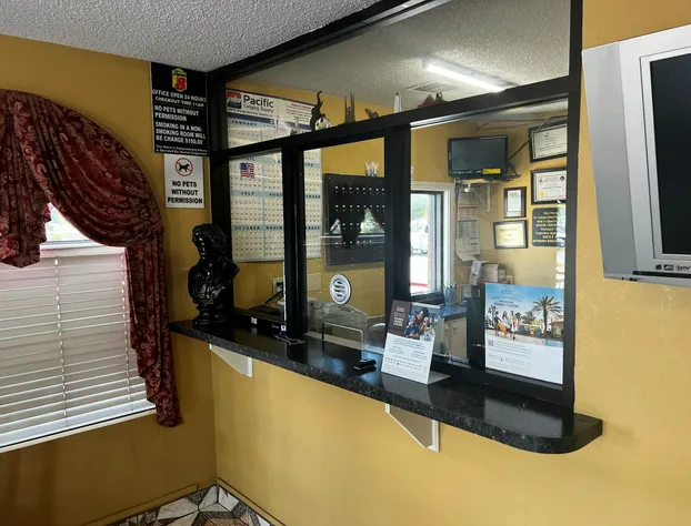 Express Inn & Suites hotel detail image 2