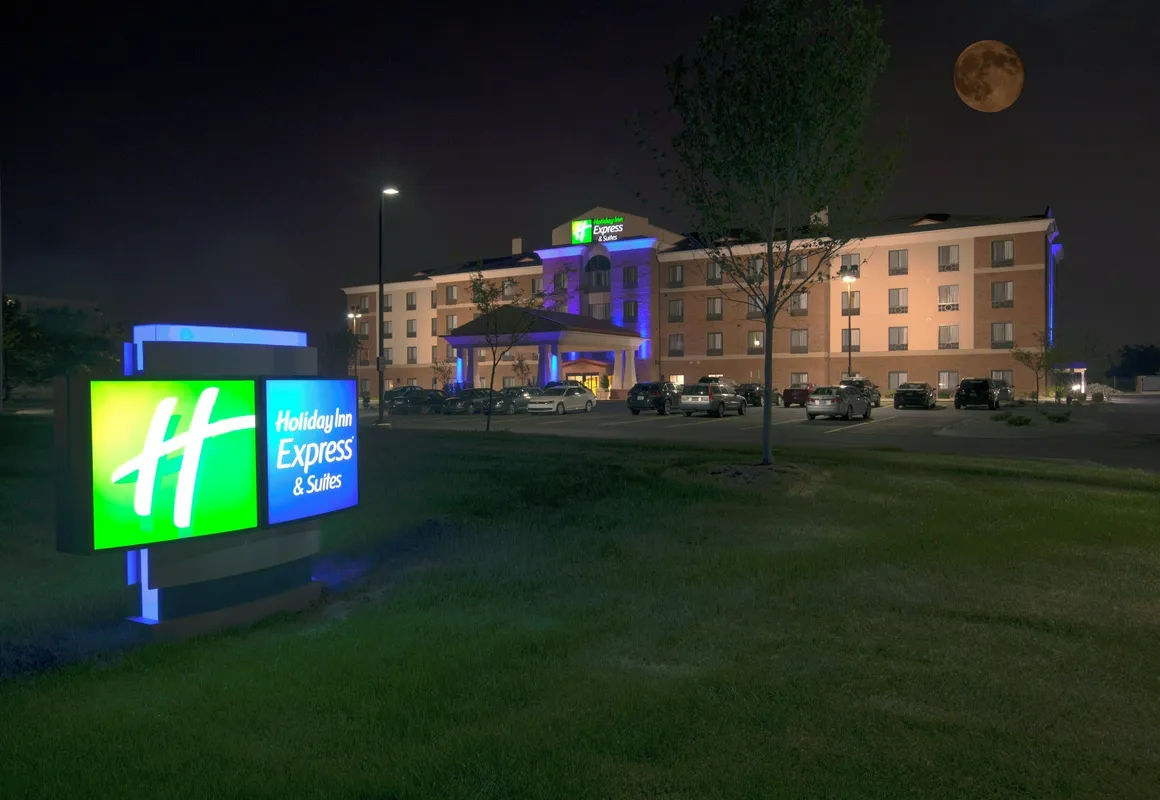 Holiday Inn Express & Suites Detroit North - Troy by IHG hotel hero