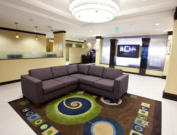 Holiday Inn Express & Suites Detroit North - Troy by IHG hotel detail image 3