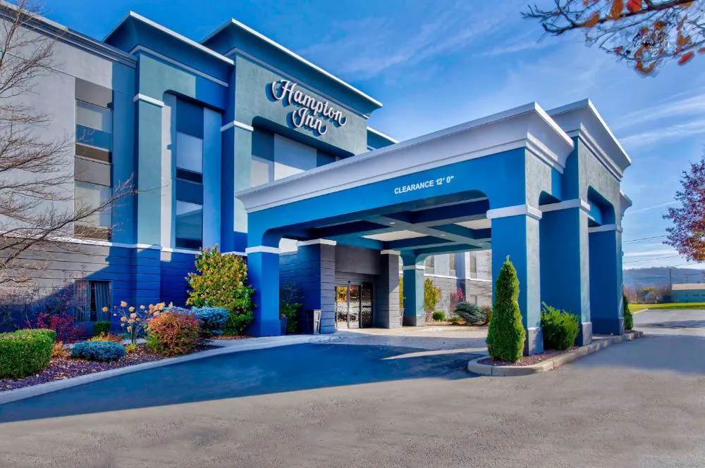 Hampton Inn Cortland hotel hero