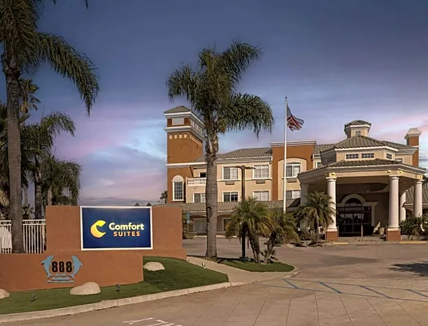 Comfort Suites Oceanside Camp Pendleton Area hotel detail image 1