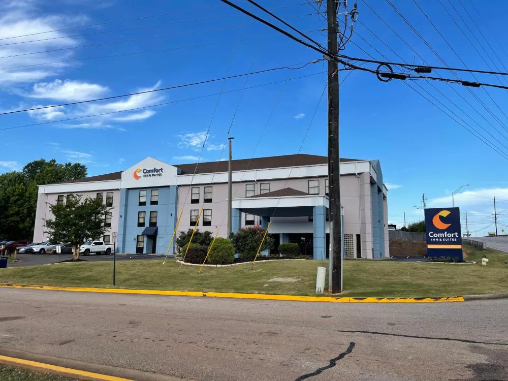 Comfort Inn & Suites LaGrange East hotel hero