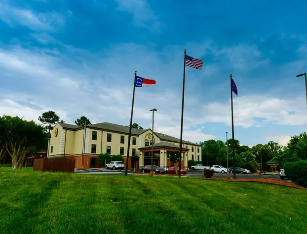 Super 8 by Wyndham High Point/Greensboro hotel detail image 1