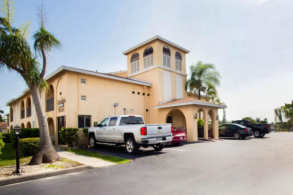 OYO Waterfront Hotel - Cape Coral/Fort Myers, FL hotel hero