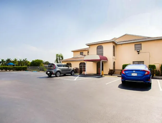 OYO Waterfront Hotel - Cape Coral/Fort Myers, FL hotel detail image 1