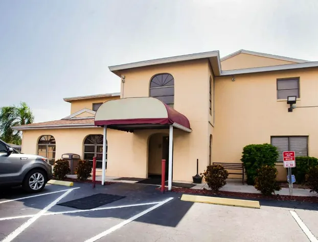 OYO Waterfront Hotel - Cape Coral/Fort Myers, FL hotel detail image 2