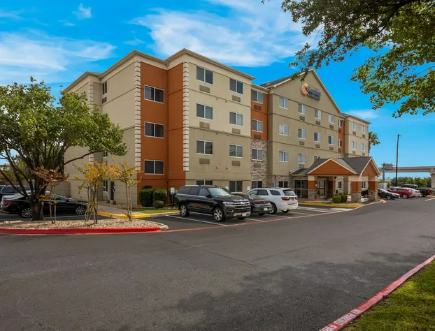 Comfort Inn & Suites hotel detail image 3