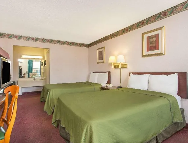 Knights Inn Roanoke hotel detail image 1