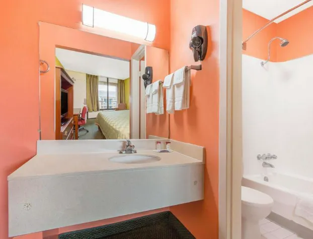 Knights Inn Roanoke hotel detail image 2