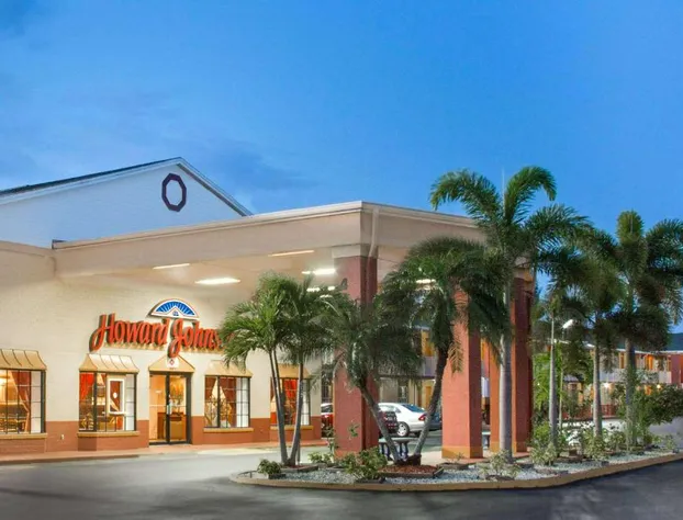 Howard Johnson by Wyndham Ft. Myers FL hotel detail image 1